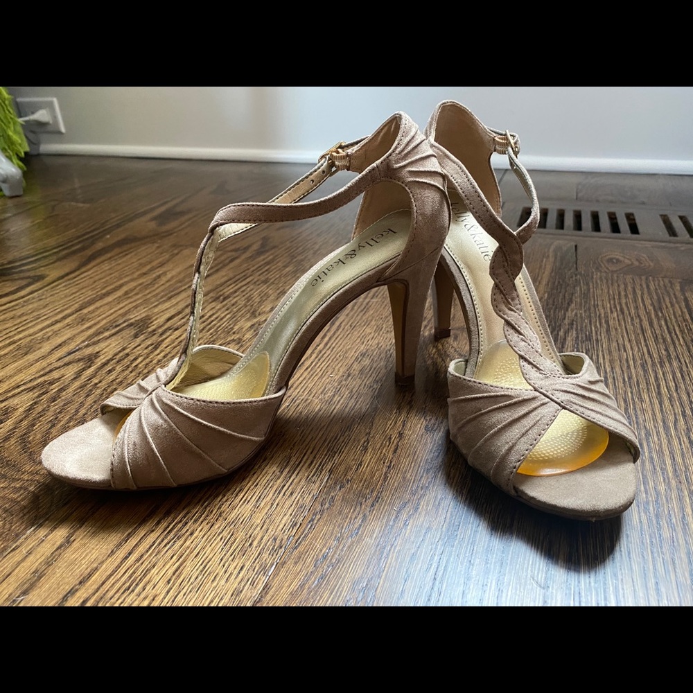 Kelly & Katie Nude Heels - Size 7